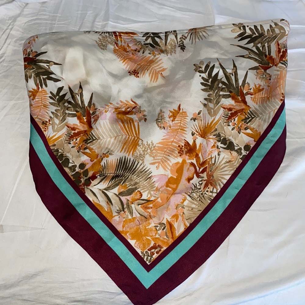 Scarf top